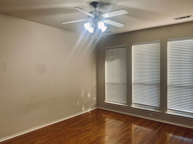 Building Photo - Gorgeous 3-Bedroom Home in Marine Creek Ra...