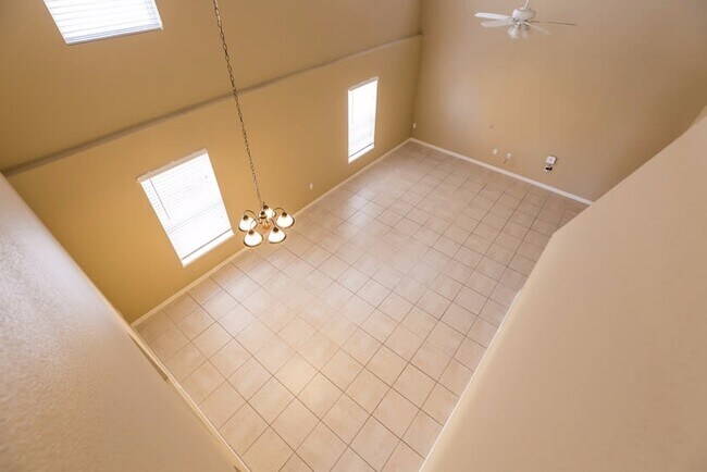 Building Photo - 2712 Whispering Trails Dr
