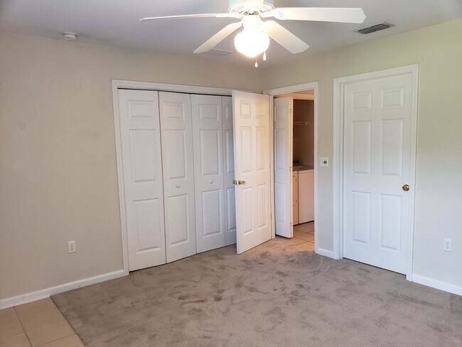 Building Photo - Large 3 bedroom town home with pool and gym for rent June 8, 2026 for $1650 per month