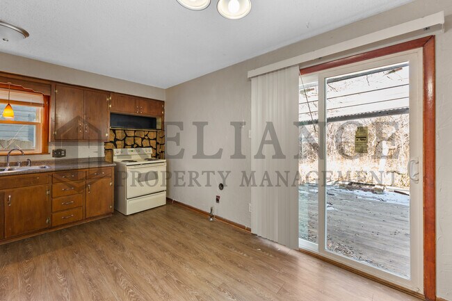 Building Photo - 420 Benway St