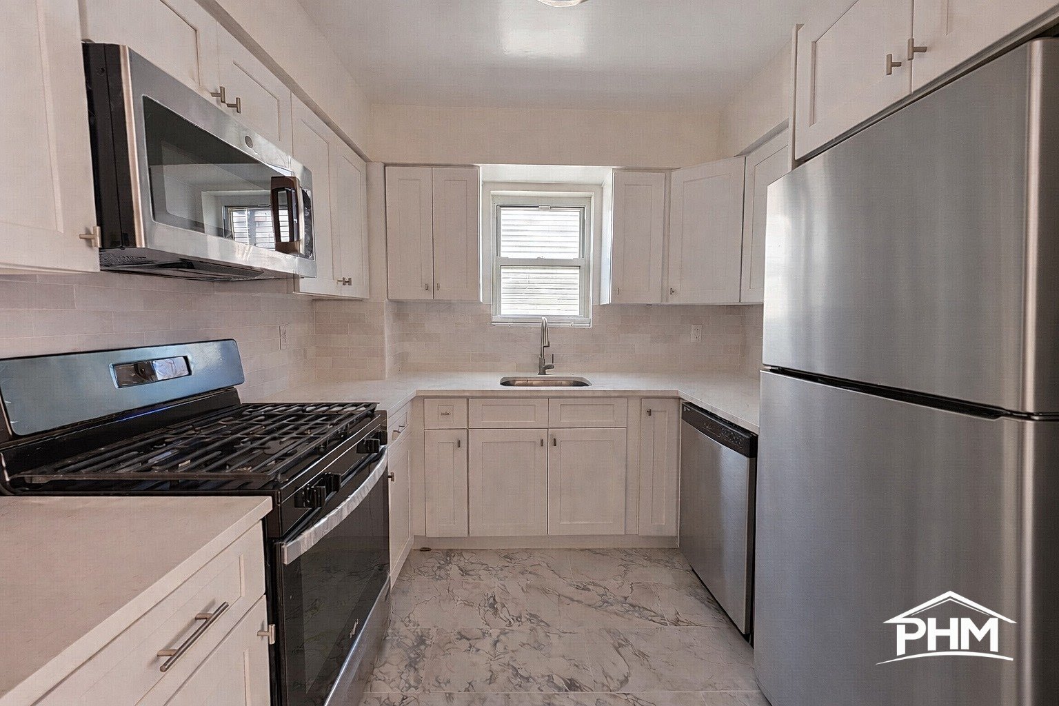 Building Photo - 673 Ashford St