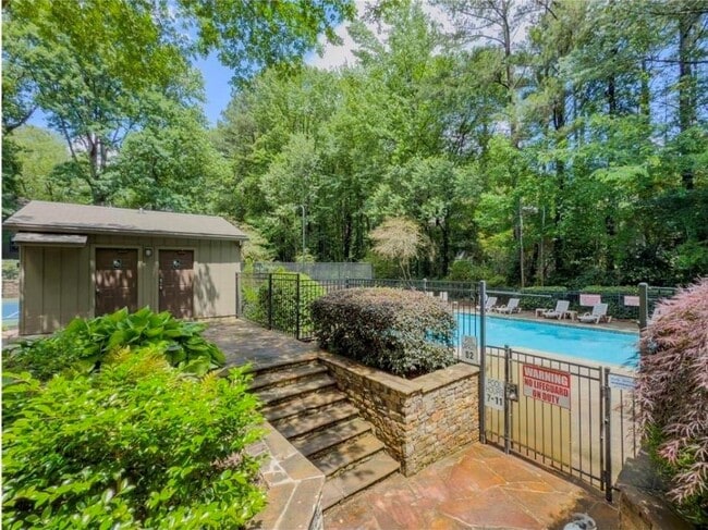 Building Photo - 2105 Cumberland Ct SE