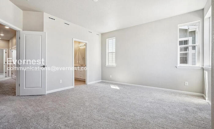 Building Photo - 12492 Childers St