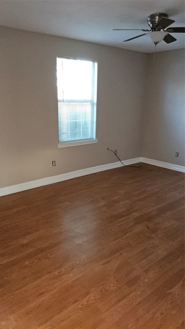 Building Photo - 4714 Sharon St