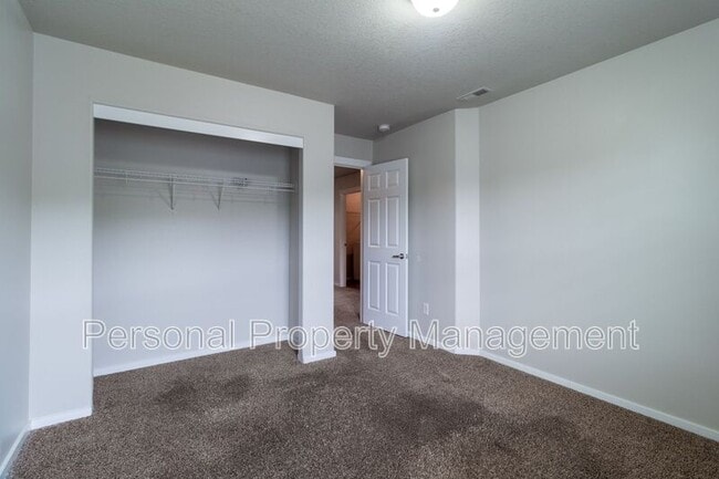 Building Photo - 1413 NE 83rd Dr