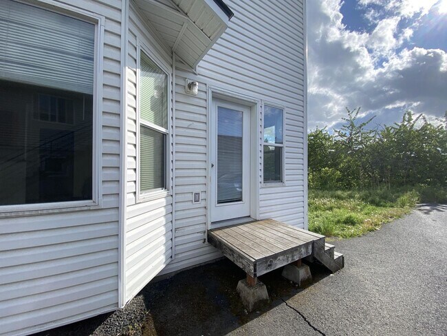 Building Photo - 857 N Garfield St