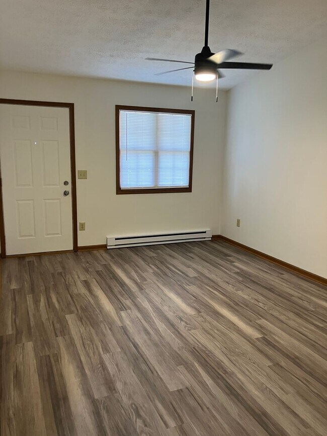 Building Photo - Ranch Style - Remodeled 2 Bedroom, 1 Bath ...