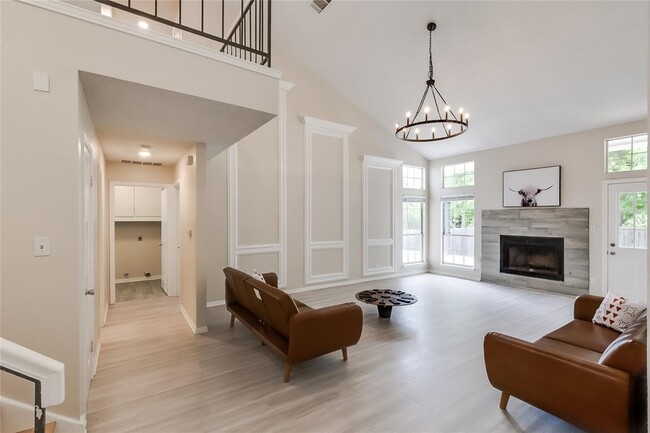 Building Photo - 1002 Oakridge Dr