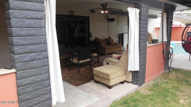 Building Photo - 1627 E Fremont Dr