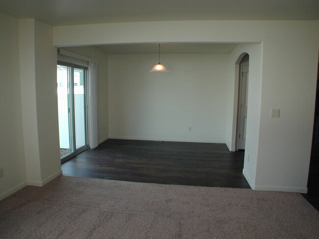 Building Photo - House For Lease