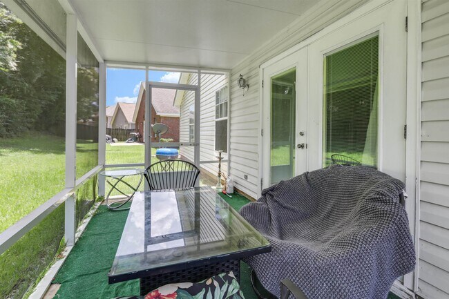 Building Photo - 1583 Applewood Way