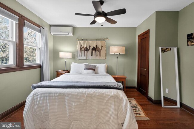 Building Photo - 32 Farragut Pl NW