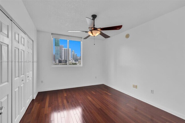 Building Photo - 275 NE 18th St
