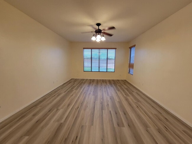Building Photo - 3562 E Meadowview Dr