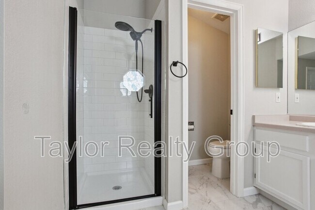 Building Photo - 13324 Umatilla St