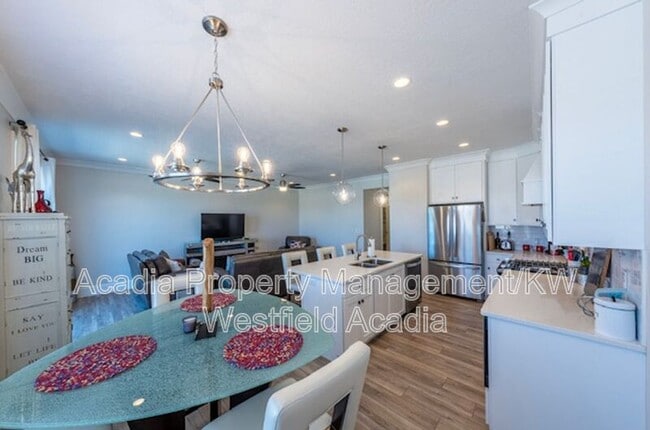 Building Photo - 3713 N 60 E