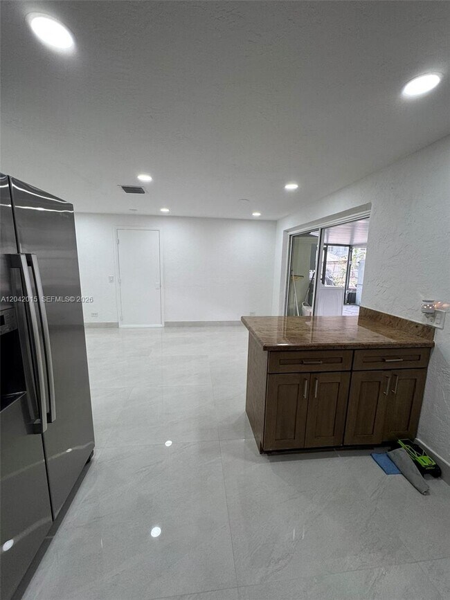 Building Photo - 664 Colson Dr