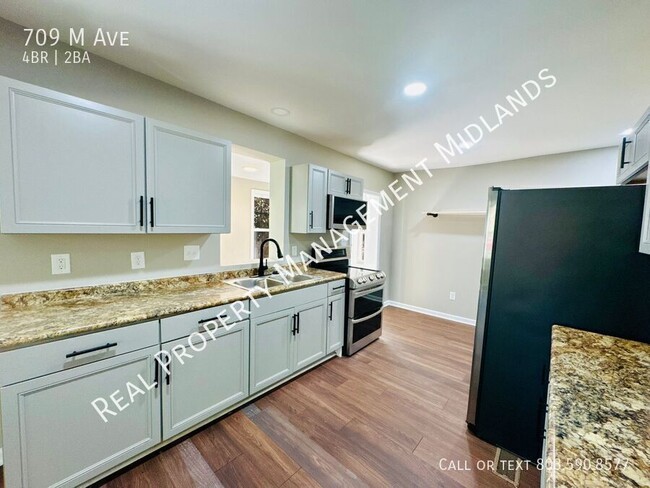 Building Photo - 709 M Ave