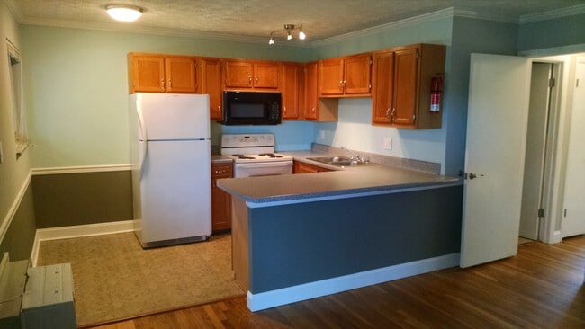 Building Photo - 2BR/1BA Condo Near UTK | Parking & Pool