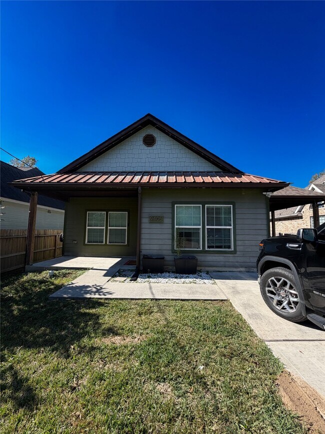 Building Photo - 9405 Arvin St