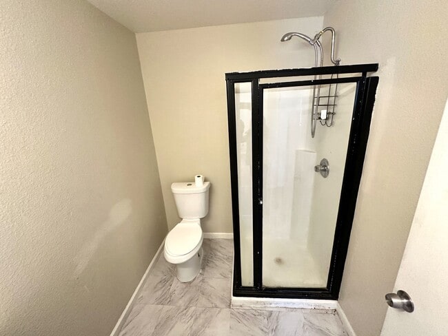 Building Photo - Nice & Quiet single family home in the cen...