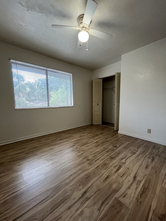 Building Photo - 2560 SW 31st Pl