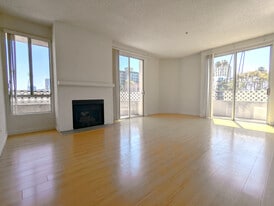 Building Photo - 553 S St Andrews Pl
