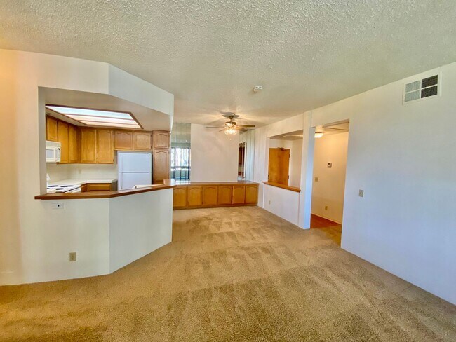 Building Photo - Georgous 2 Bd/2Ba Condo in the Heart of Mi...