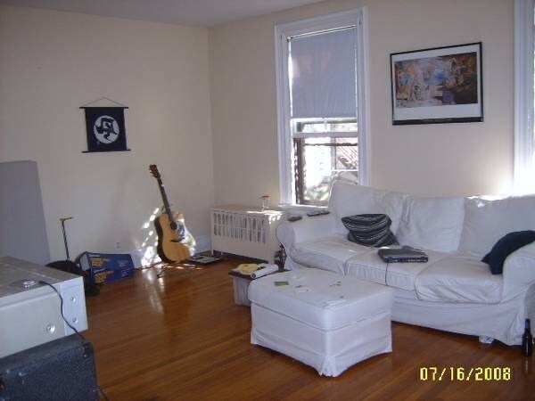 Building Photo - 148 Crescent St