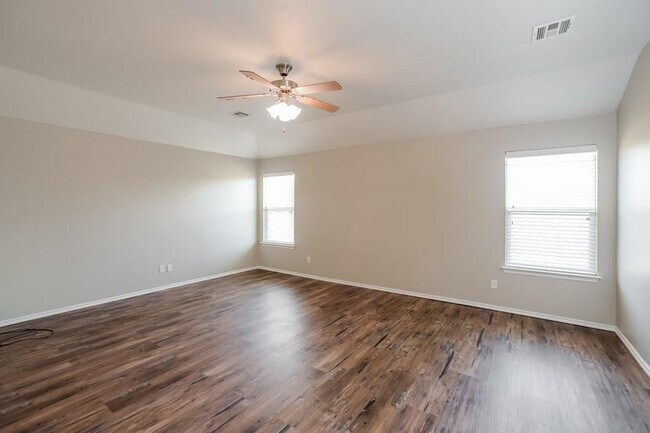 Building Photo - 2110 Bradford Ln