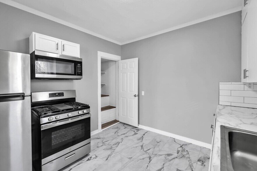 Building Photo - 3860 Dodge St