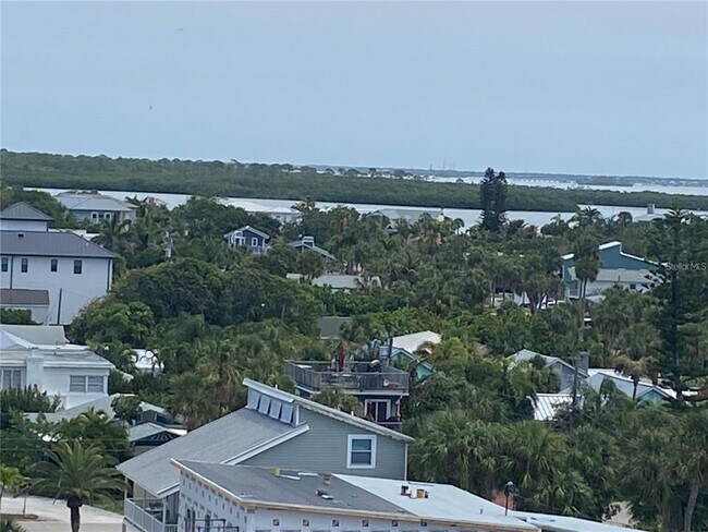 Building Photo - 880 Mandalay Ave