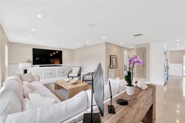 Building Photo - 807 Snug Island