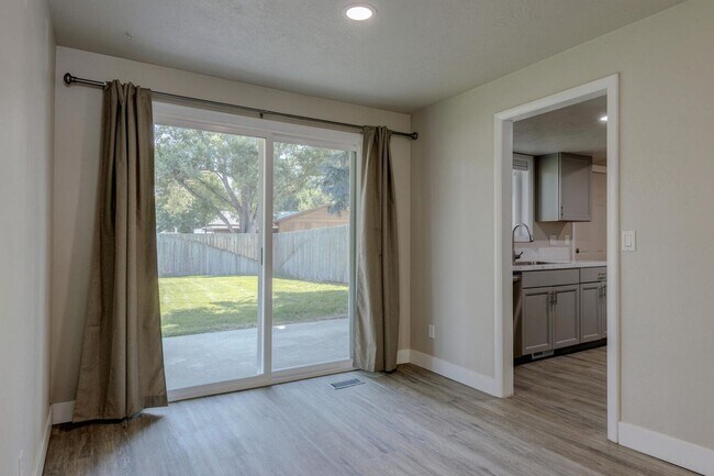 Building Photo - Complete Remodel near Boise River _ Pet Friendly!