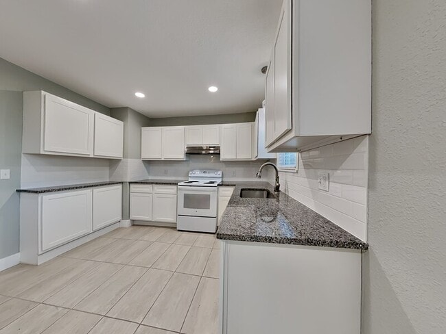 Building Photo - 1921 NW 38th St