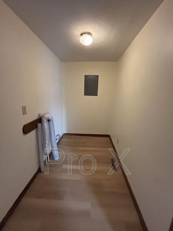 Building Photo - 910 N Grand St