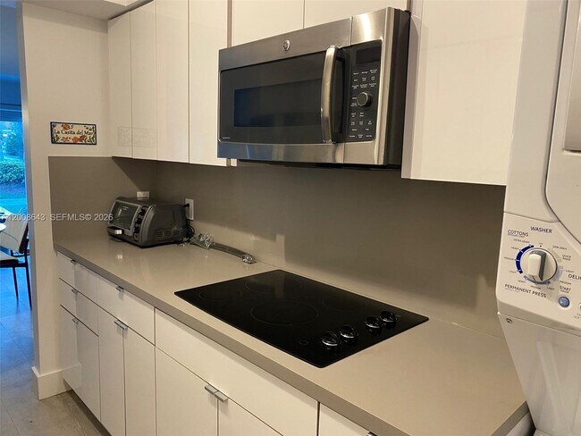 Building Photo - 881 Ocean Dr