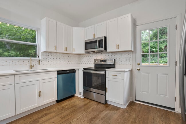 Building Photo - 139 Dahlia Ave NW