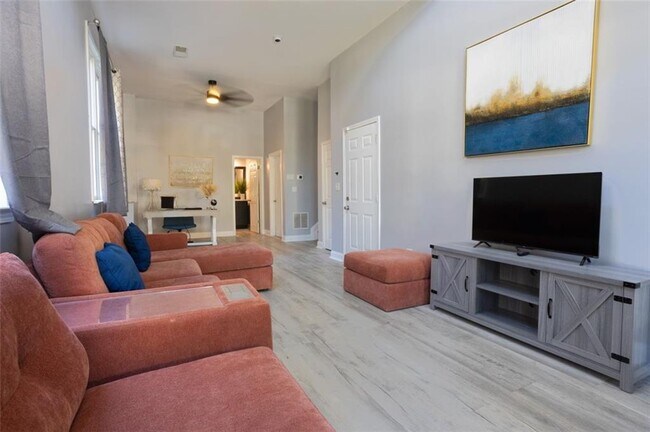 Building Photo - 4867 Pinnacle Dr