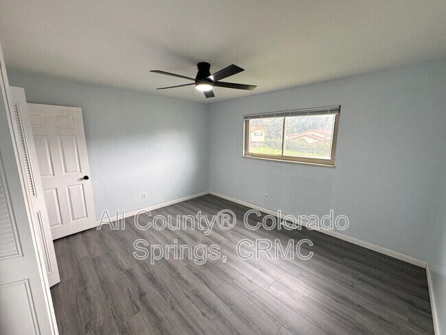 Building Photo - 1595 Luna Vista St