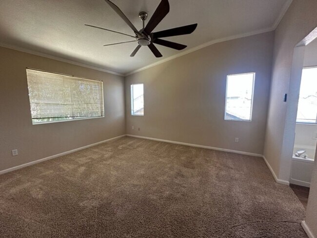 Building Photo - MOVE IN SPECIAL! 4 bed/3 bath with SOLAR