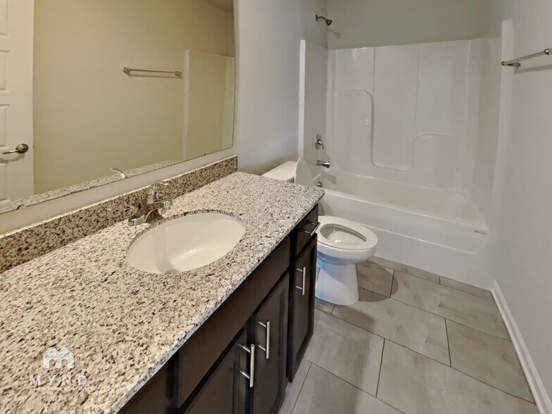 Building Photo - 120 Dasher Dr