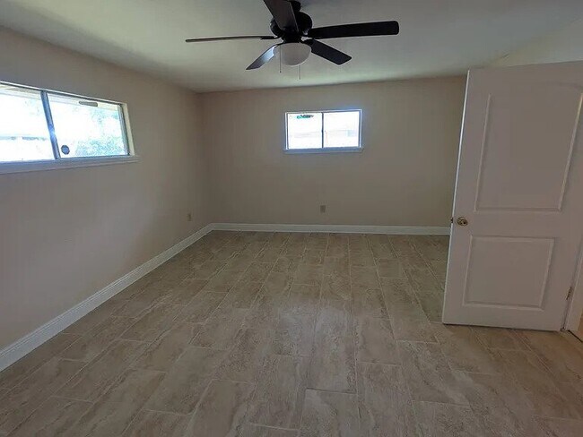 Building Photo - 5011 Warren Dr