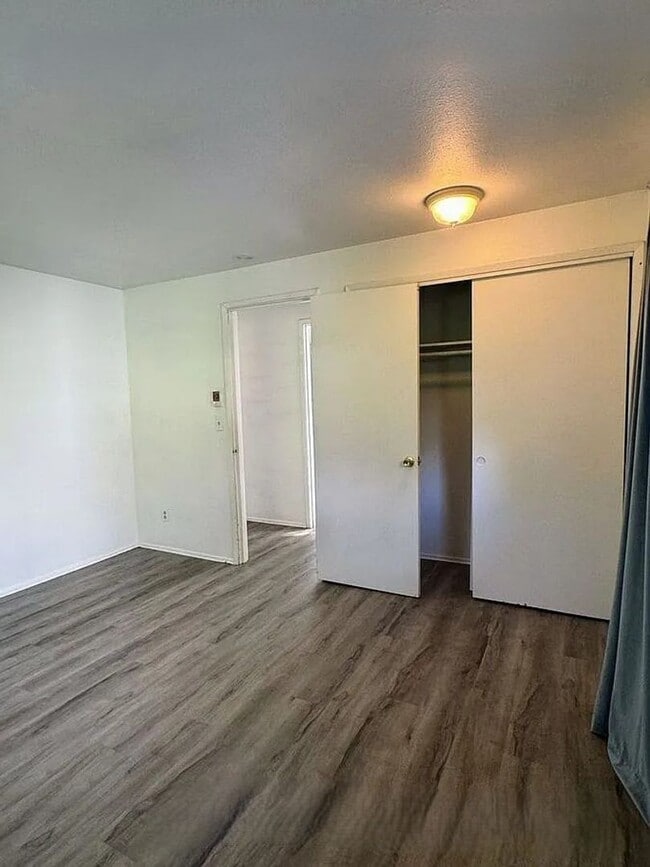 Building Photo - ar14000