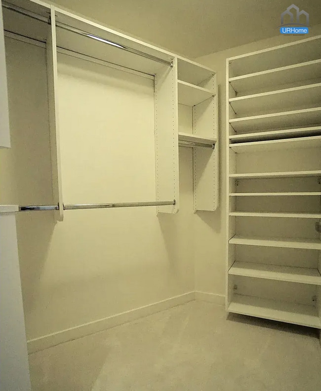 Building Photo - Elevated City Living: Expansive 2-Bed, 2-Bath Condo in PDX – Parking & Most Utilities Included!