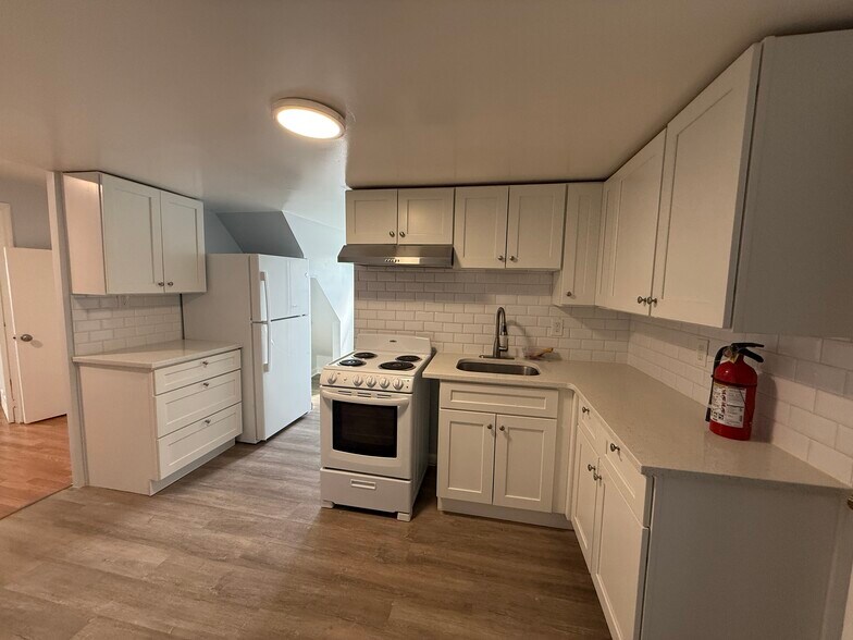 Building Photo - 397 Clifton Ave