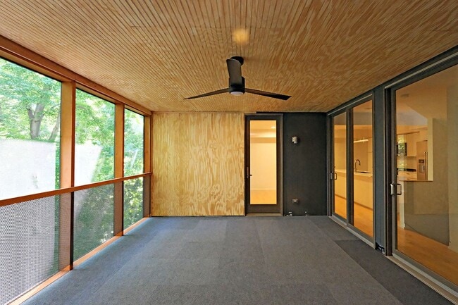 Building Photo - Spacious Pet-Friendly 4BR Home Near Downtown & UVA