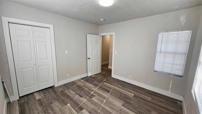 Building Photo - 1424 NE 10th St