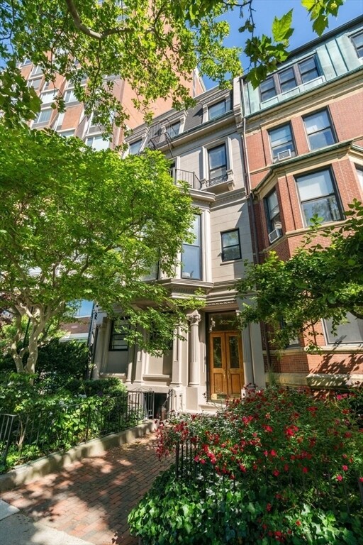 Building Photo - 322 Beacon St
