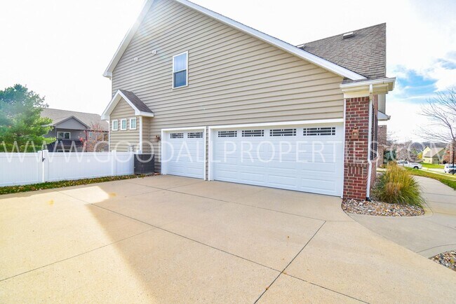 Building Photo - 4 Bedroom 4 Bath Executive Home in West Des Moines with a fenced in yard and a 3-car garage